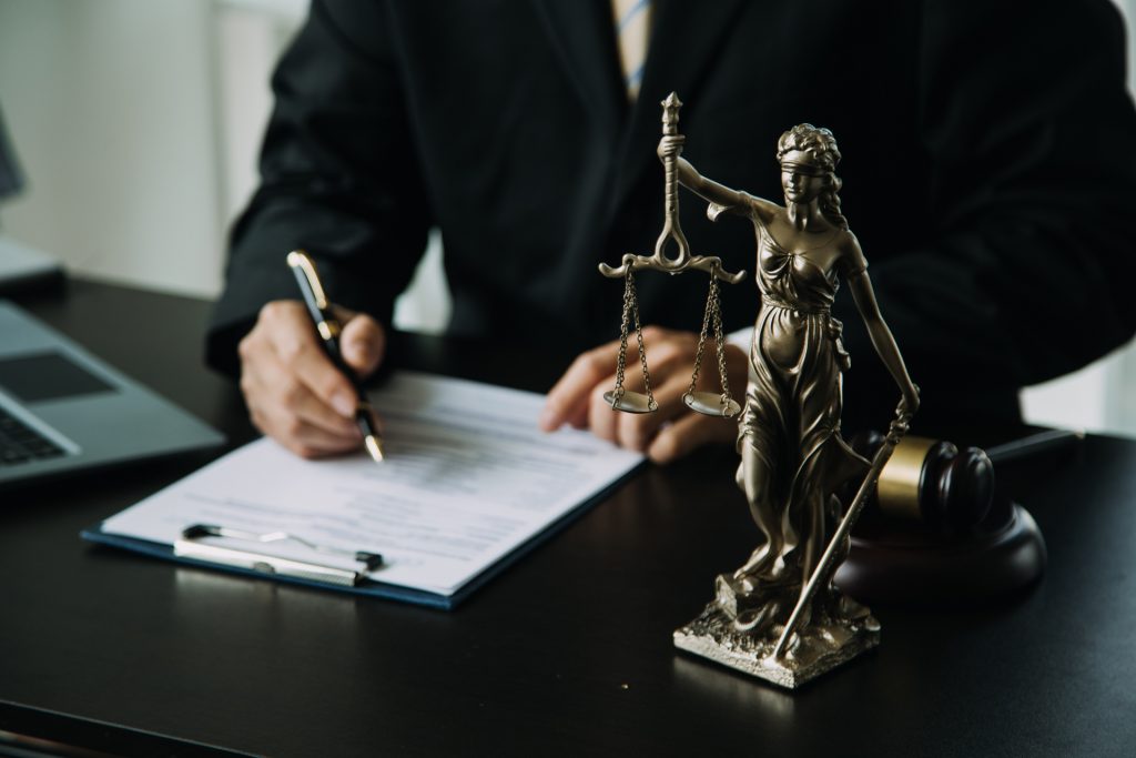 Your Trusted Litigation Lawyer in Pune – Trident Legal Services